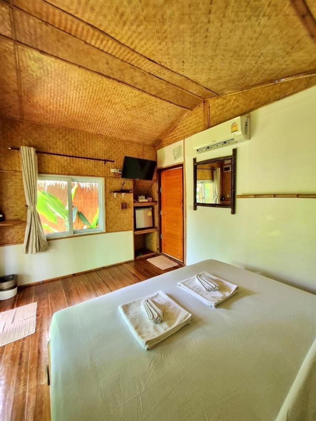 Mook Montra Resort Sea Front Ко-Мук Экстерьер фото